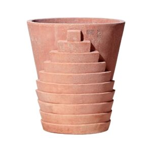 Designový terakotový objekt Ana Stairs s reliéfem schodiště