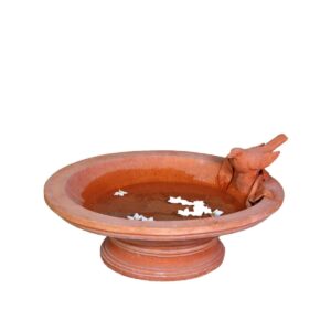 terakotové pítko pro ptáky s ptáčkem