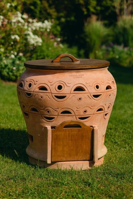 Detail terakotového kompostéru